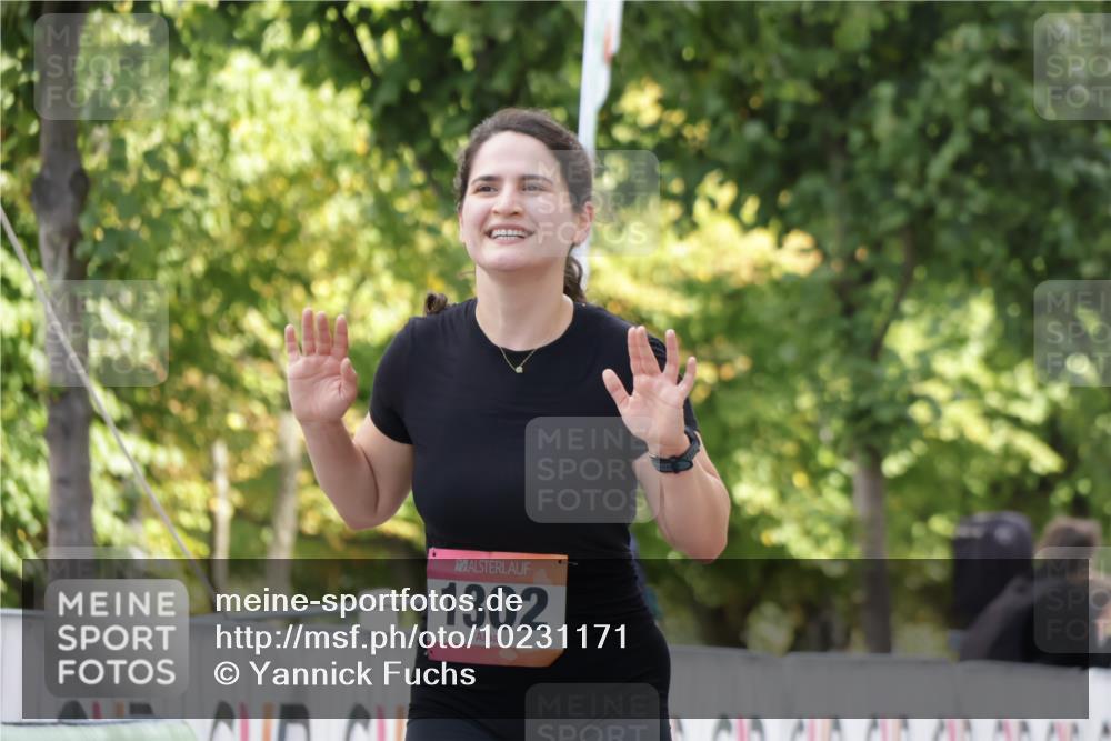 06.09.2026 - CURREX Alsterlauf Yannick Fuchs http://msf.ph/oto/10231171 06.09.2026 11:57:28 Ziel 1129, 1154, 1193, 1302 meine-sportfotos.de