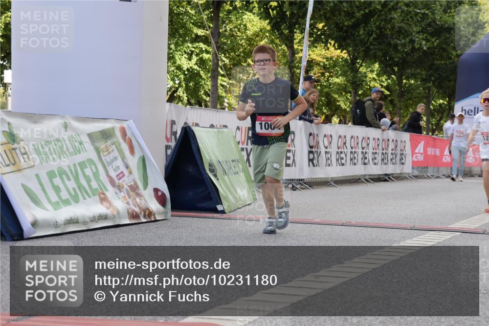 06.09.2026 - CURREX Alsterlauf Yannick Fuchs http://msf.ph/oto/10231180 06.09.2026 11:55:47 Ziel 1004, 1005, 1046, 1149, 1203, 1234, 1284, 1285, 1286, 1288, 1296, 1326 meine-sportfotos.de