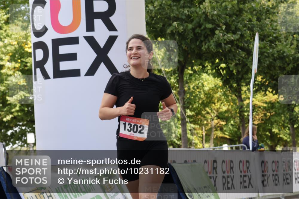 06.09.2026 - CURREX Alsterlauf Yannick Fuchs http://msf.ph/oto/10231182 06.09.2026 11:57:29 Ziel 1154, 1174, 1193, 1302 meine-sportfotos.de