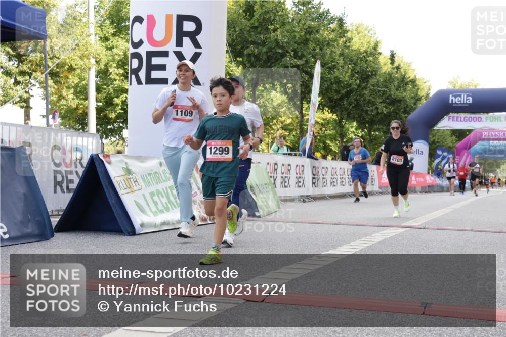 06.09.2026 - CURREX Alsterlauf Yannick Fuchs http://msf.ph/oto/10231224 06.09.2026 11:56:01 Ziel 1072, 1109, 1110, 1299, 1320, 1344, 8042, 8103, 8251, 8346 meine-sportfotos.de