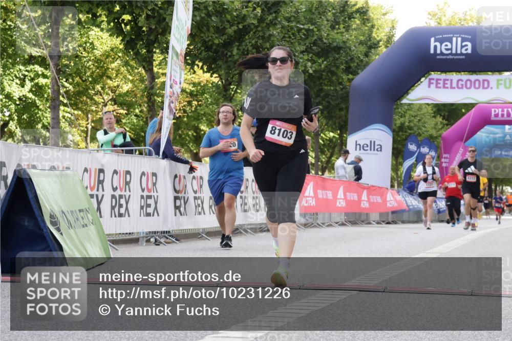 06.09.2026 - CURREX Alsterlauf Yannick Fuchs http://msf.ph/oto/10231226 06.09.2026 11:56:02 Ziel 1072, 1109, 1110, 1299, 1320, 1344, 8042, 8103, 8251, 8346 meine-sportfotos.de