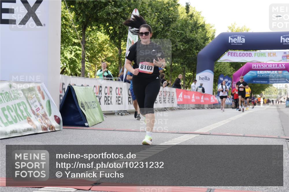 06.09.2026 - CURREX Alsterlauf Yannick Fuchs http://msf.ph/oto/10231232 06.09.2026 11:56:03 Ziel 1072, 1109, 1110, 1299, 1320, 1344, 8042, 8103 meine-sportfotos.de