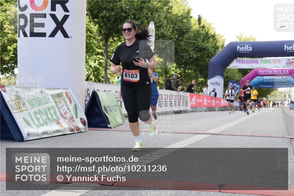 06.09.2026 - CURREX Alsterlauf Yannick Fuchs http://msf.ph/oto/10231236 06.09.2026 11:56:03 Ziel 1072, 1109, 1110, 1299, 1320, 1344, 8042, 8103 meine-sportfotos.de