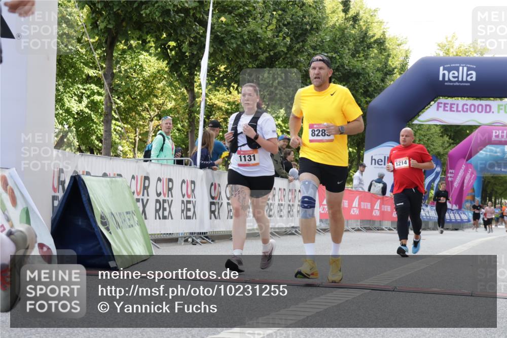 06.09.2026 - CURREX Alsterlauf Yannick Fuchs http://msf.ph/oto/10231255 06.09.2026 11:56:11 Ziel 1131, 1162, 1214, 1320, 8285, 8312 meine-sportfotos.de