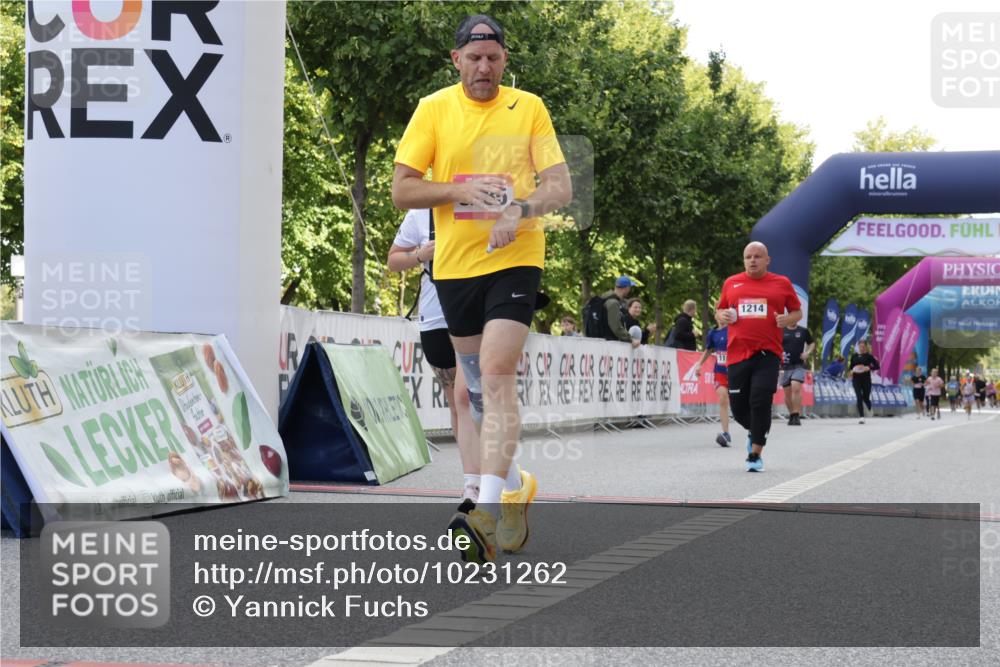 06.09.2026 - CURREX Alsterlauf Yannick Fuchs http://msf.ph/oto/10231262 06.09.2026 11:56:12 Ziel 1131, 1162, 1214, 1320, 8285, 8312 meine-sportfotos.de