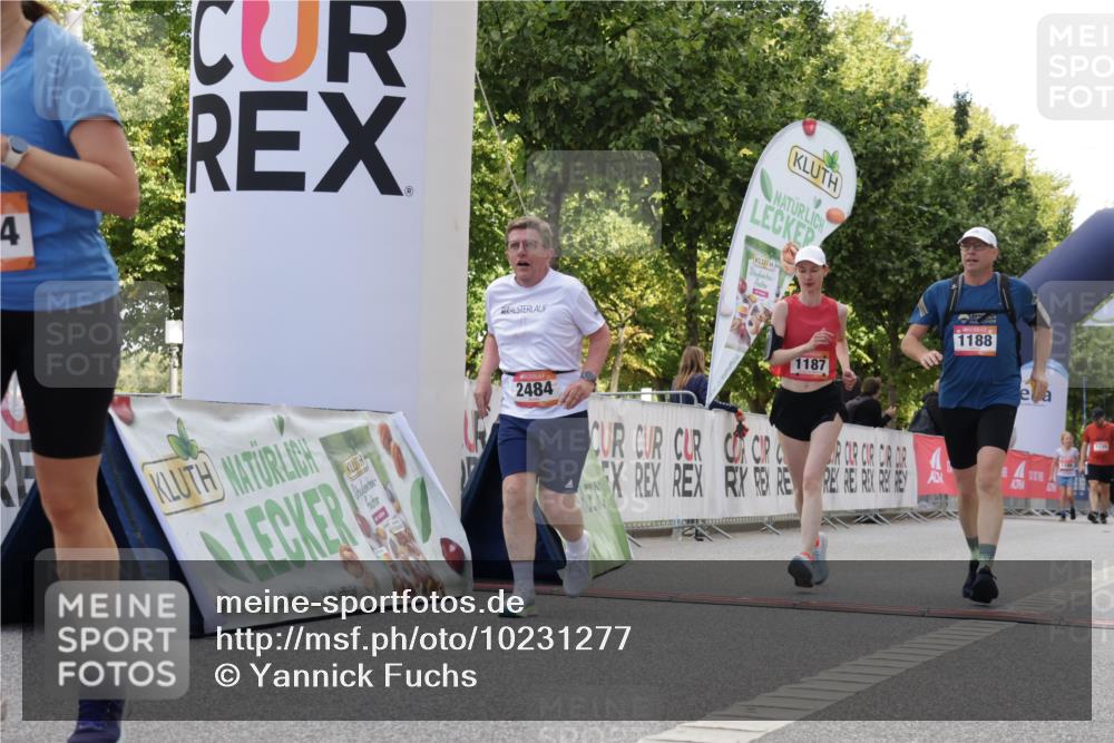 06.09.2026 - CURREX Alsterlauf Yannick Fuchs http://msf.ph/oto/10231277 06.09.2026 11:57:36 Ziel 1154, 1174, 1187, 1188, 1193, 2484 meine-sportfotos.de