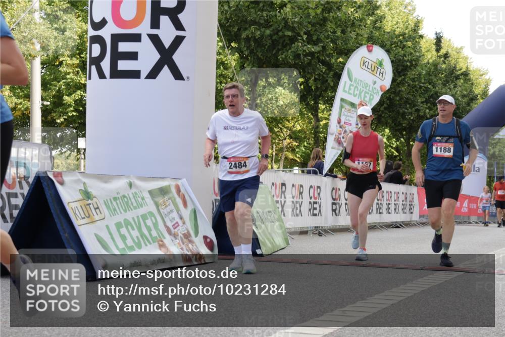 06.09.2026 - CURREX Alsterlauf Yannick Fuchs http://msf.ph/oto/10231284 06.09.2026 11:57:36 Ziel 1154, 1174, 1187, 1188, 1193, 2484 meine-sportfotos.de