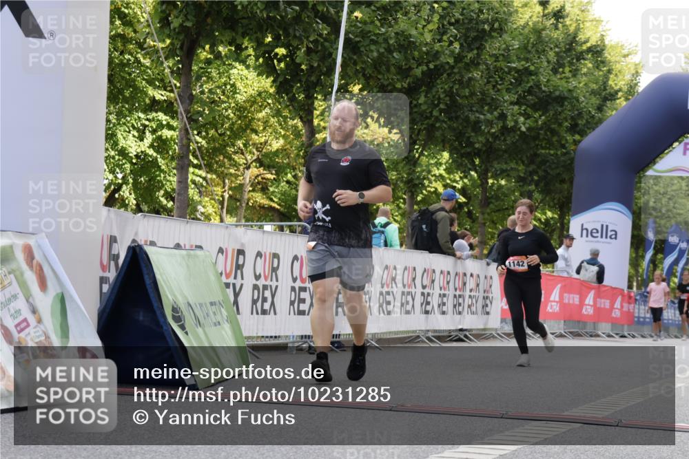 06.09.2026 - CURREX Alsterlauf Yannick Fuchs http://msf.ph/oto/10231285 06.09.2026 11:56:19 Ziel 1032, 1142, 1162, 1214, 8267 meine-sportfotos.de