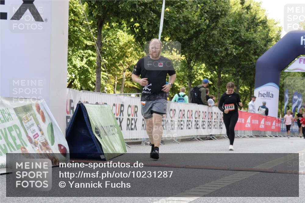 06.09.2026 - CURREX Alsterlauf Yannick Fuchs http://msf.ph/oto/10231287 06.09.2026 11:56:20 Ziel 1032, 1142, 1162, 1214, 8267 meine-sportfotos.de