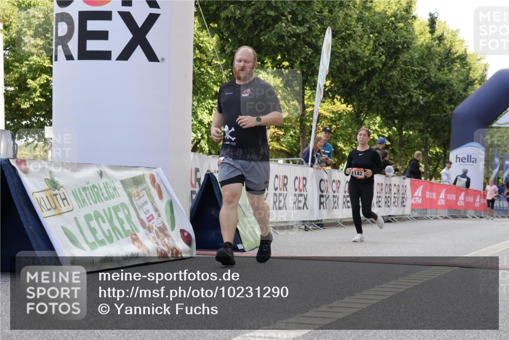 06.09.2026 - CURREX Alsterlauf Yannick Fuchs http://msf.ph/oto/10231290 06.09.2026 11:56:21 Ziel 1032, 1103, 1142, 1162, 1214, 8267 meine-sportfotos.de