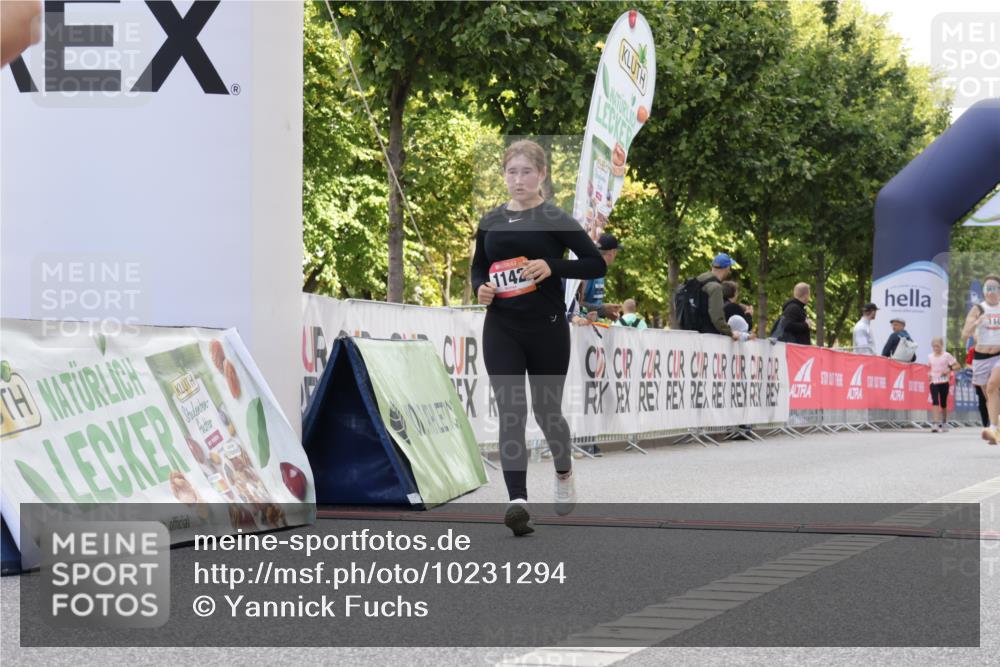 06.09.2026 - CURREX Alsterlauf Yannick Fuchs http://msf.ph/oto/10231294 06.09.2026 11:56:23 Ziel 1032, 1103, 1142, 8267 meine-sportfotos.de