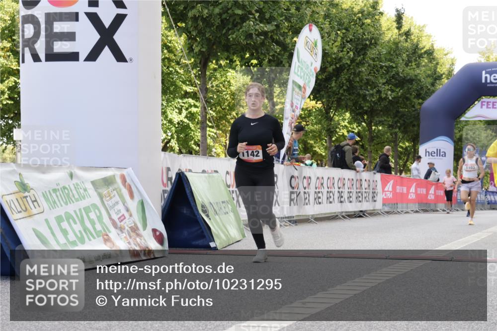 06.09.2026 - CURREX Alsterlauf Yannick Fuchs http://msf.ph/oto/10231295 06.09.2026 11:56:23 Ziel 1032, 1103, 1142, 8267 meine-sportfotos.de