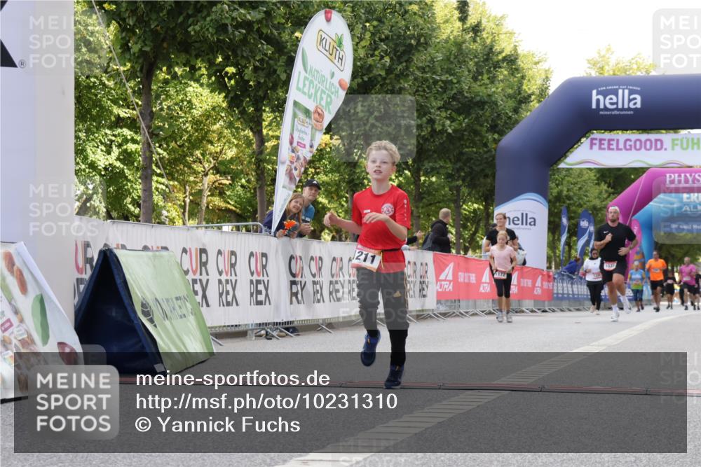 06.09.2026 - CURREX Alsterlauf Yannick Fuchs http://msf.ph/oto/10231310 06.09.2026 11:56:28 Ziel 1032, 1035, 1103, 1142, 1211, 8267 meine-sportfotos.de