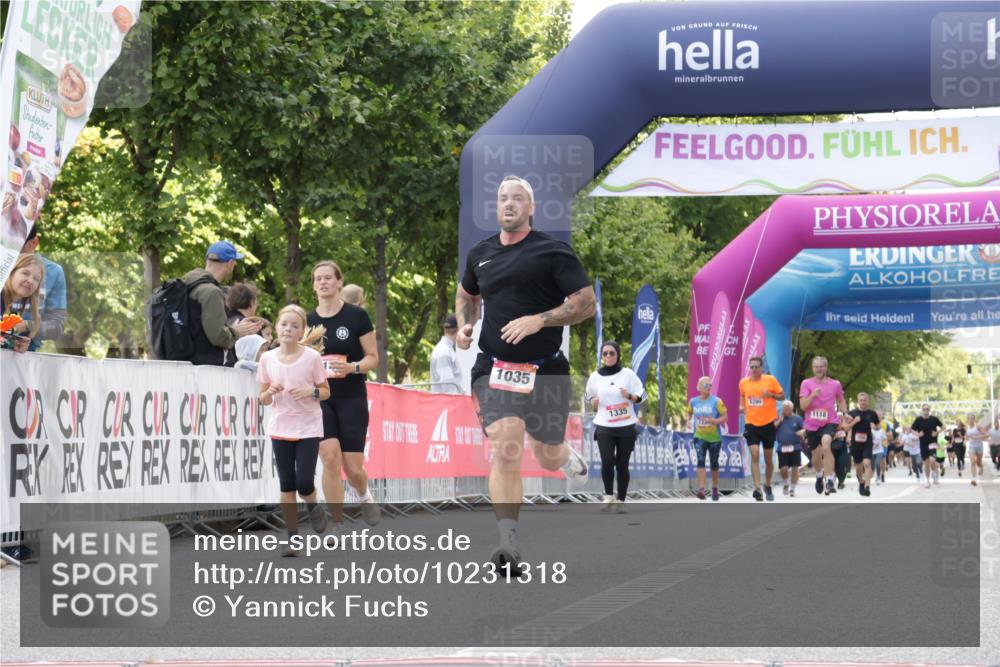 06.09.2026 - CURREX Alsterlauf Yannick Fuchs http://msf.ph/oto/10231318 06.09.2026 11:56:31 Ziel 1032, 1035, 1103, 1144, 1172, 1211 meine-sportfotos.de