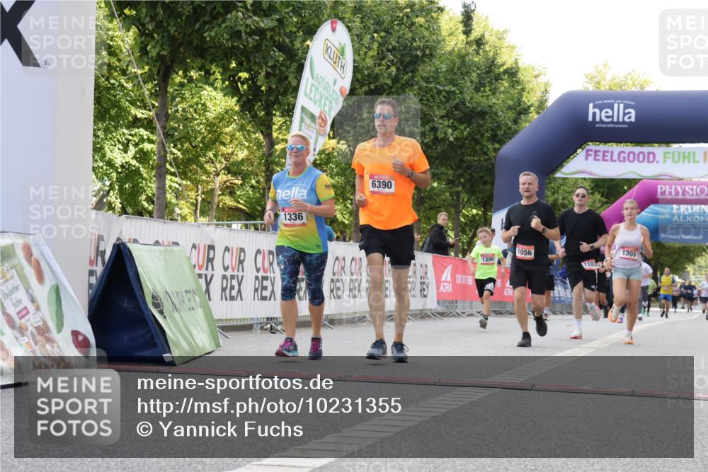 06.09.2026 - CURREX Alsterlauf Yannick Fuchs http://msf.ph/oto/10231355 06.09.2026 11:56:47 Ziel 1056, 1102, 1300, 1303, 1335, 1336, 6390 meine-sportfotos.de