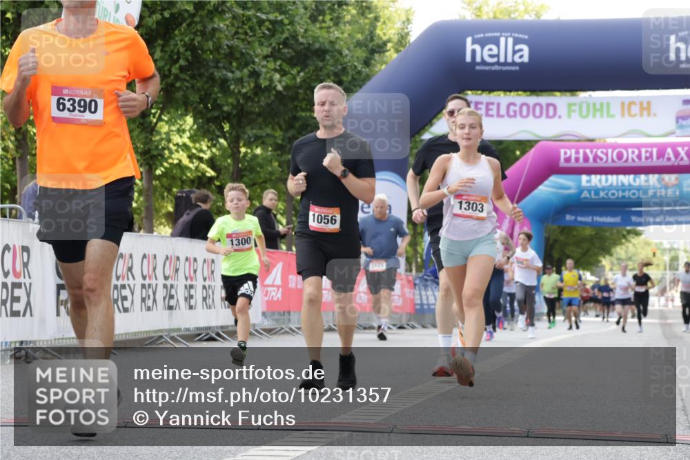 06.09.2026 - CURREX Alsterlauf Yannick Fuchs http://msf.ph/oto/10231357 06.09.2026 11:56:48 Ziel 1056, 1102, 1300, 1303, 1335, 1336, 6390 meine-sportfotos.de