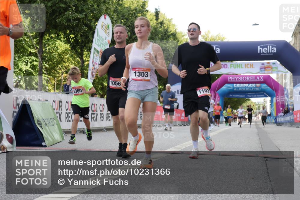 06.09.2026 - CURREX Alsterlauf Yannick Fuchs http://msf.ph/oto/10231366 06.09.2026 11:56:50 Ziel 1056, 1102, 1148, 1300, 1303, 1336, 6390, 8098 meine-sportfotos.de