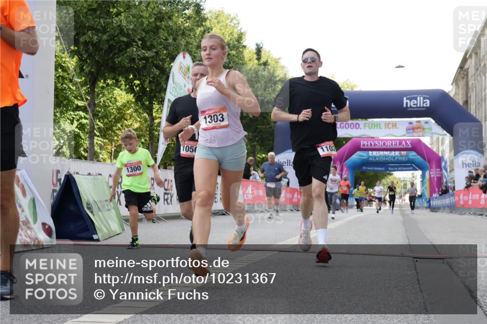 06.09.2026 - CURREX Alsterlauf Yannick Fuchs http://msf.ph/oto/10231367 06.09.2026 11:56:50 Ziel 1056, 1102, 1148, 1300, 1303, 1336, 6390, 8098 meine-sportfotos.de