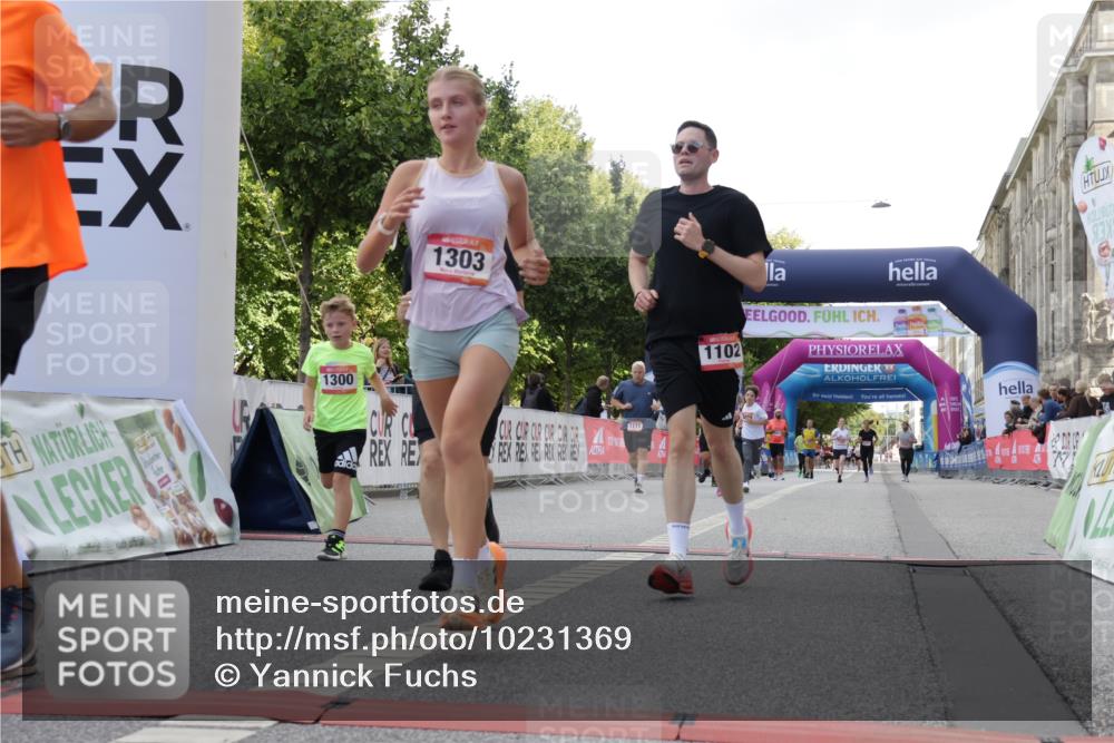 06.09.2026 - CURREX Alsterlauf Yannick Fuchs http://msf.ph/oto/10231369 06.09.2026 11:56:50 Ziel 1056, 1102, 1148, 1300, 1303, 1336, 6390, 8098 meine-sportfotos.de