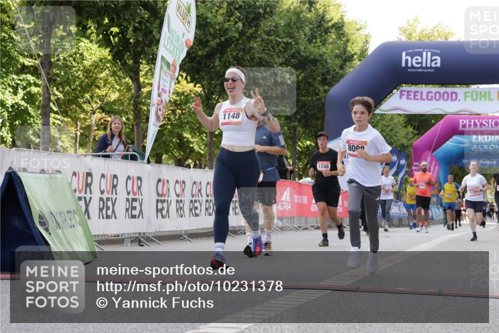 06.09.2026 - CURREX Alsterlauf Yannick Fuchs http://msf.ph/oto/10231378 06.09.2026 11:56:53 Ziel 1056, 1102, 1148, 1171, 1248, 1257, 1300, 1303, 1336, 6390, 8098 meine-sportfotos.de