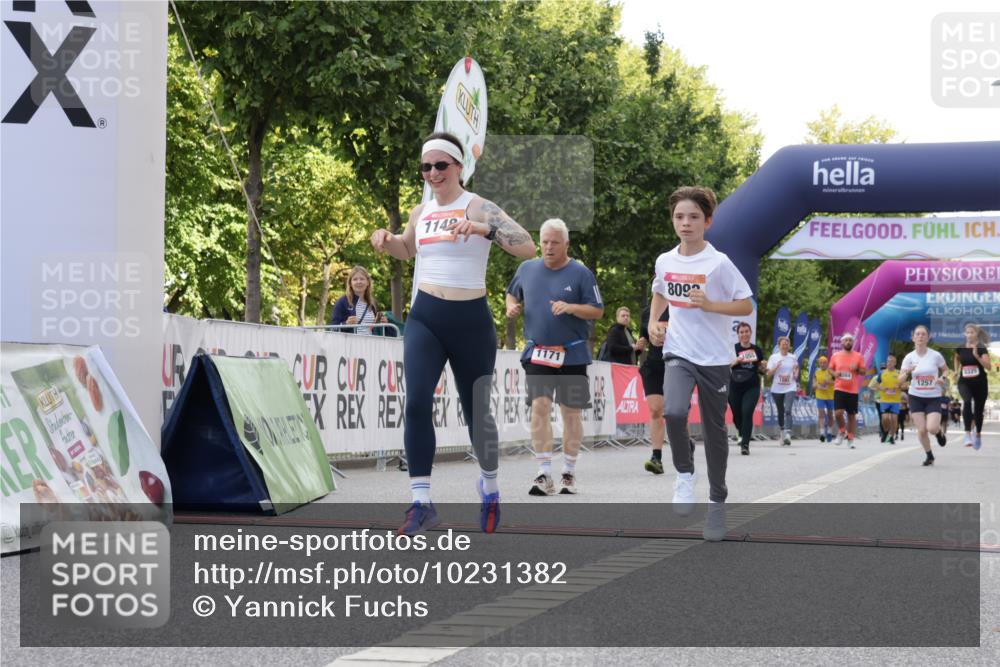 06.09.2026 - CURREX Alsterlauf Yannick Fuchs http://msf.ph/oto/10231382 06.09.2026 11:56:54 Ziel 1056, 1102, 1148, 1171, 1248, 1257, 1300, 1303, 1336, 6390, 8098, 8325 meine-sportfotos.de