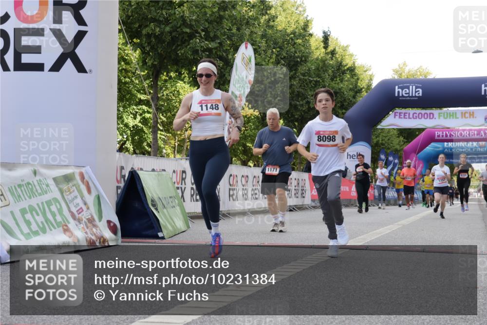 06.09.2026 - CURREX Alsterlauf Yannick Fuchs http://msf.ph/oto/10231384 06.09.2026 11:56:54 Ziel 1056, 1102, 1148, 1171, 1248, 1257, 1300, 1303, 1336, 6390, 8098, 8325 meine-sportfotos.de