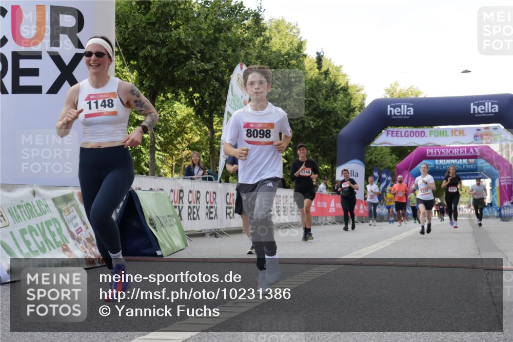 06.09.2026 - CURREX Alsterlauf Yannick Fuchs http://msf.ph/oto/10231386 06.09.2026 11:56:55 Ziel 1056, 1102, 1148, 1171, 1248, 1257, 1300, 1303, 1336, 6390, 8098, 8325 meine-sportfotos.de