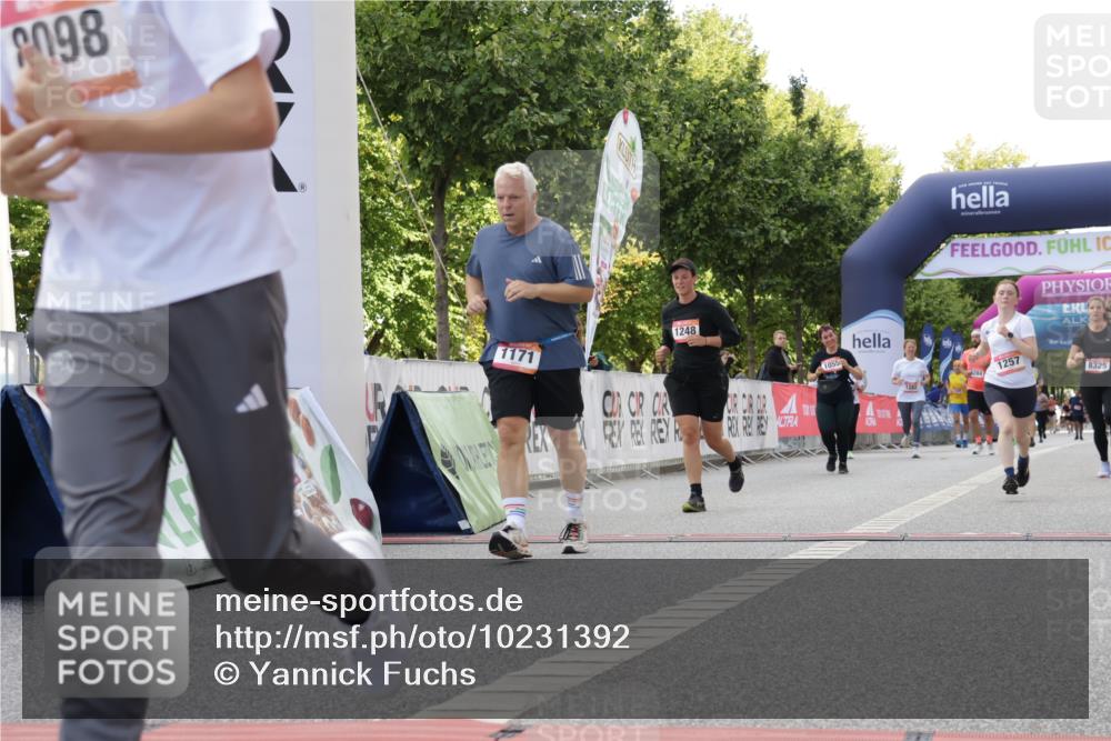 06.09.2026 - CURREX Alsterlauf Yannick Fuchs http://msf.ph/oto/10231392 06.09.2026 11:56:56 Ziel 1055, 1056, 1102, 1148, 1171, 1248, 1257, 1300, 1303, 8098, 8325, 8326 meine-sportfotos.de