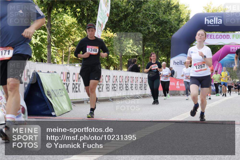 06.09.2026 - CURREX Alsterlauf Yannick Fuchs http://msf.ph/oto/10231395 06.09.2026 11:56:57 Ziel 1055, 1102, 1148, 1171, 1248, 1257, 1300, 8098, 8325, 8326 meine-sportfotos.de