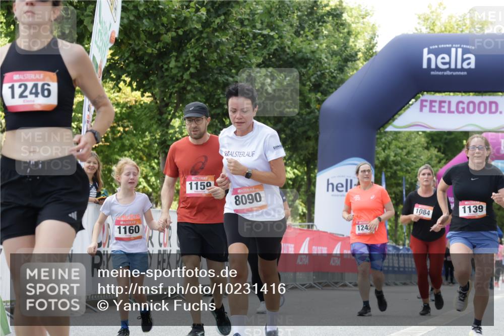 06.09.2026 - CURREX Alsterlauf Yannick Fuchs http://msf.ph/oto/10231416 06.09.2026 11:57:49 Ziel 1036, 1084, 1139, 1159, 1160, 1210, 1241, 1246, 8090 meine-sportfotos.de