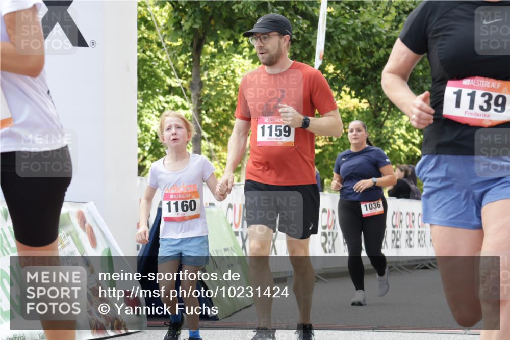 06.09.2026 - CURREX Alsterlauf Yannick Fuchs http://msf.ph/oto/10231424 06.09.2026 11:57:52 Ziel 1036, 1075, 1084, 1139, 1159, 1160, 1241, 1246, 8090 meine-sportfotos.de