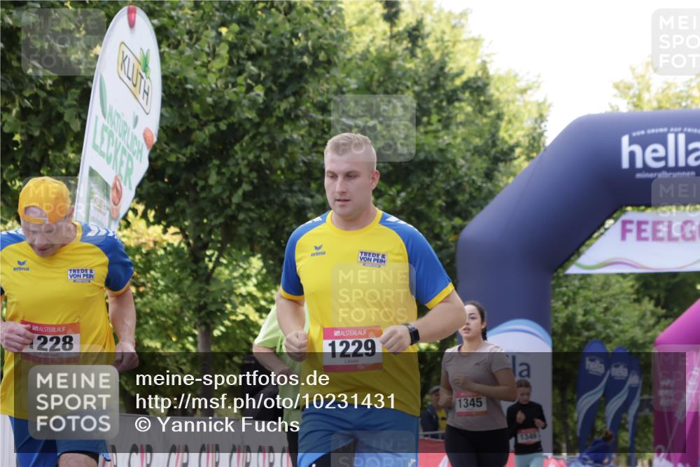 06.09.2026 - CURREX Alsterlauf Yannick Fuchs http://msf.ph/oto/10231431 06.09.2026 11:57:10 Ziel 1067, 1228, 1229, 1282, 1292, 1345, 8284 meine-sportfotos.de