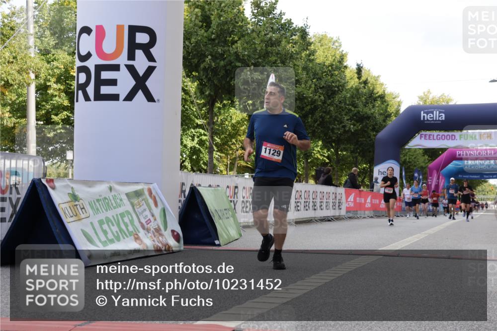 06.09.2026 - CURREX Alsterlauf Yannick Fuchs http://msf.ph/oto/10231452 06.09.2026 11:57:22 Ziel 1129, 1346, 8138 meine-sportfotos.de