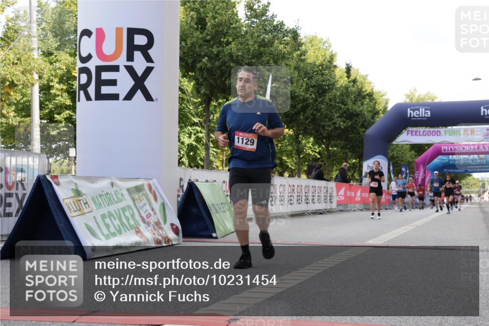 06.09.2026 - CURREX Alsterlauf Yannick Fuchs http://msf.ph/oto/10231454 06.09.2026 11:57:22 Ziel 1129, 1346, 8138 meine-sportfotos.de