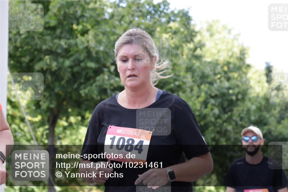 06.09.2026 - CURREX Alsterlauf Yannick Fuchs http://msf.ph/oto/10231461 06.09.2026 11:57:56 Ziel 1036, 1075, 1084, 1139, 1159, 1160, 1241, 8090 meine-sportfotos.de