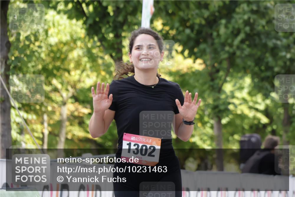 06.09.2026 - CURREX Alsterlauf Yannick Fuchs http://msf.ph/oto/10231463 06.09.2026 11:57:28 Ziel 1129, 1154, 1193, 1302 meine-sportfotos.de