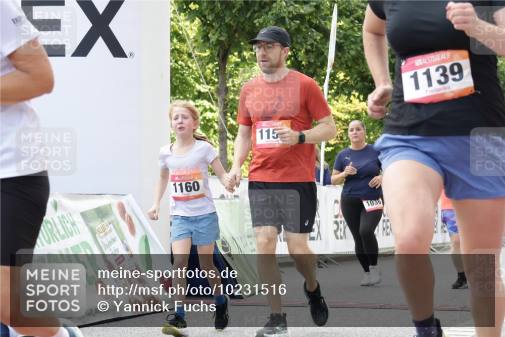 06.09.2026 - CURREX Alsterlauf Yannick Fuchs http://msf.ph/oto/10231516 06.09.2026 11:57:52 Ziel 1036, 1075, 1084, 1139, 1159, 1160, 1241, 1246, 8090 meine-sportfotos.de