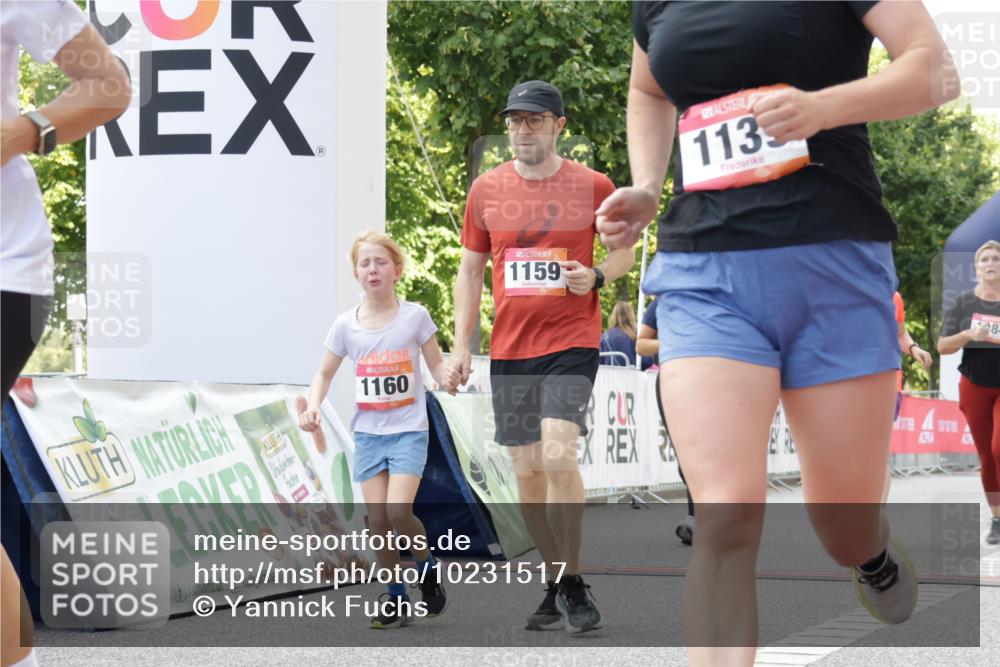 06.09.2026 - CURREX Alsterlauf Yannick Fuchs http://msf.ph/oto/10231517 06.09.2026 11:57:52 Ziel 1036, 1075, 1084, 1139, 1159, 1160, 1241, 1246, 8090 meine-sportfotos.de