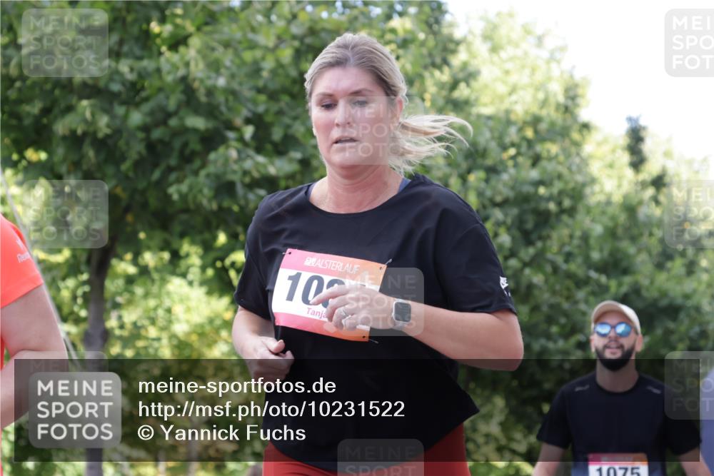 06.09.2026 - CURREX Alsterlauf Yannick Fuchs http://msf.ph/oto/10231522 06.09.2026 11:57:56 Ziel 1036, 1075, 1084, 1139, 1159, 1160, 1241, 8090 meine-sportfotos.de