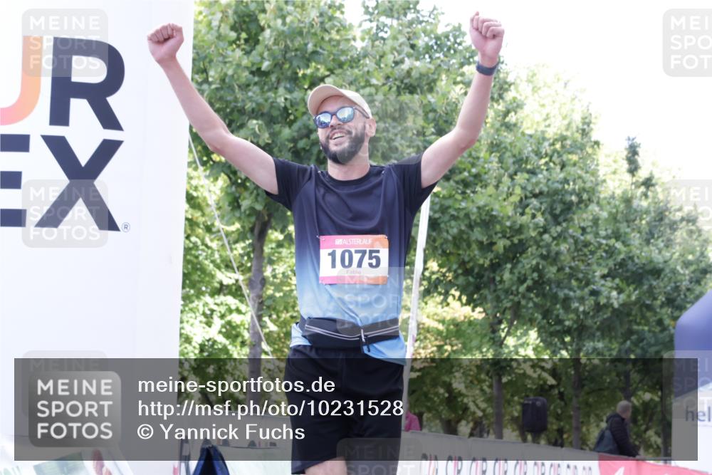 06.09.2026 - CURREX Alsterlauf Yannick Fuchs http://msf.ph/oto/10231528 06.09.2026 11:57:58 Ziel 1036, 1075, 1084, 1139, 1159, 1160, 1241 meine-sportfotos.de