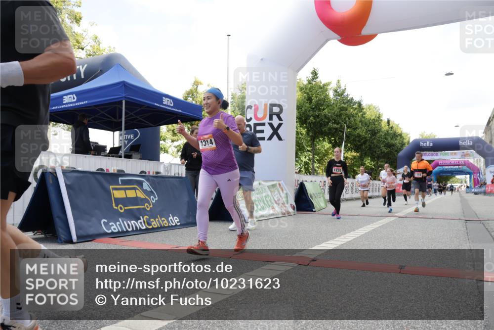 06.09.2026 - CURREX Alsterlauf Yannick Fuchs http://msf.ph/oto/10231623 06.09.2026 11:58:37 Ziel 1082, 1089, 1090, 1114, 1115, 1182, 1202, 1235, 1314, 1334, 8016 meine-sportfotos.de