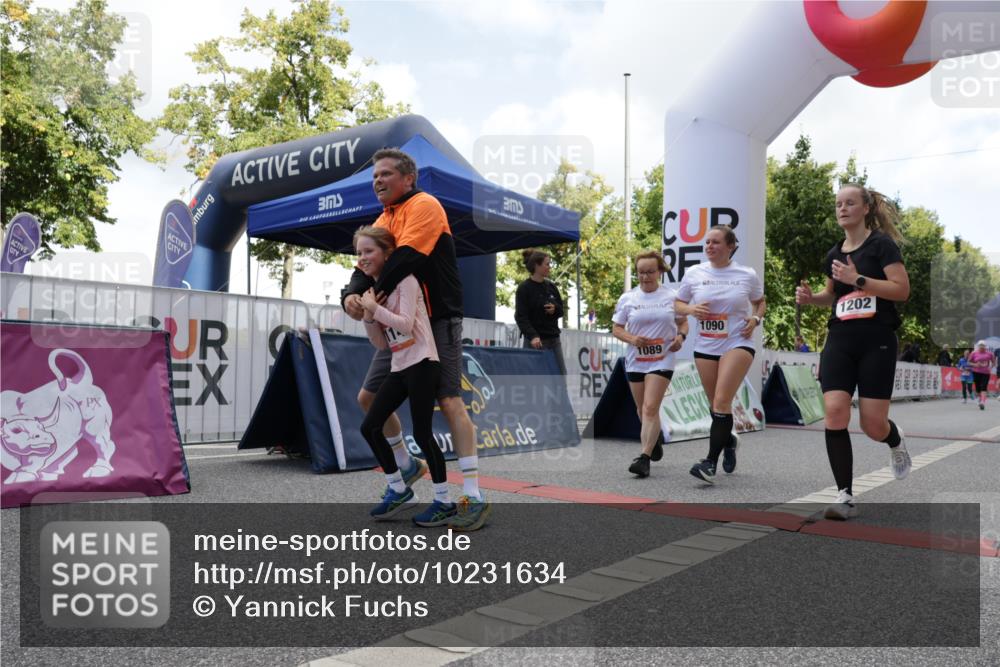 06.09.2026 - CURREX Alsterlauf Yannick Fuchs http://msf.ph/oto/10231634 06.09.2026 11:58:41 Ziel 1001, 1082, 1089, 1090, 1114, 1115, 1202, 1235, 1314, 1334, 8137 meine-sportfotos.de