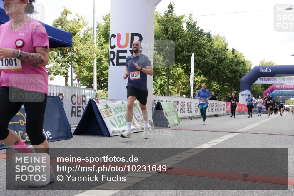 06.09.2026 - CURREX Alsterlauf Yannick Fuchs http://msf.ph/oto/10231649 06.09.2026 11:58:46 Ziel 1001, 1089, 1090, 1202, 1347, 8137 meine-sportfotos.de