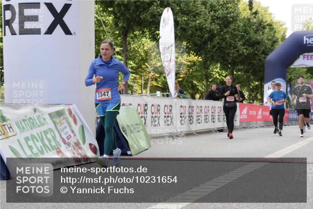 06.09.2026 - CURREX Alsterlauf Yannick Fuchs http://msf.ph/oto/10231654 06.09.2026 11:58:48 Ziel 1001, 1224, 1329, 1347, 8046, 8137 meine-sportfotos.de
