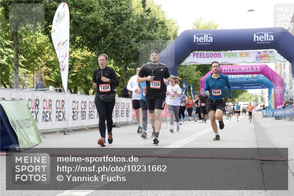06.09.2026 - CURREX Alsterlauf Yannick Fuchs http://msf.ph/oto/10231662 06.09.2026 11:58:51 Ziel 1001, 1224, 1301, 1329, 1347, 4444, 8046, 8137 meine-sportfotos.de