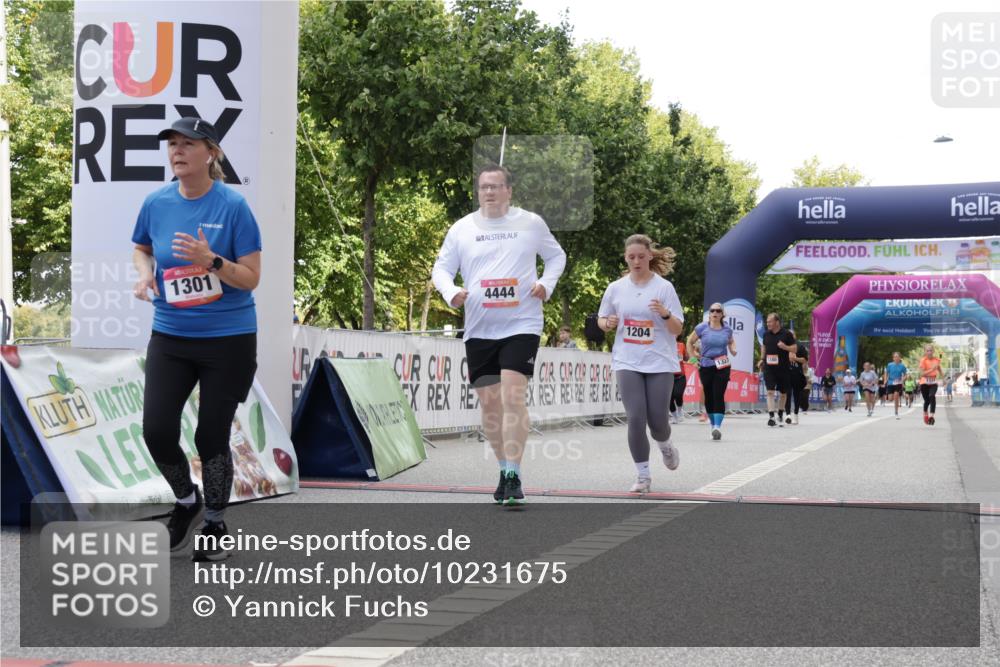 06.09.2026 - CURREX Alsterlauf Yannick Fuchs http://msf.ph/oto/10231675 06.09.2026 11:58:55 Ziel 1111, 1224, 1301, 1327, 1329, 1347, 4444, 8046 meine-sportfotos.de