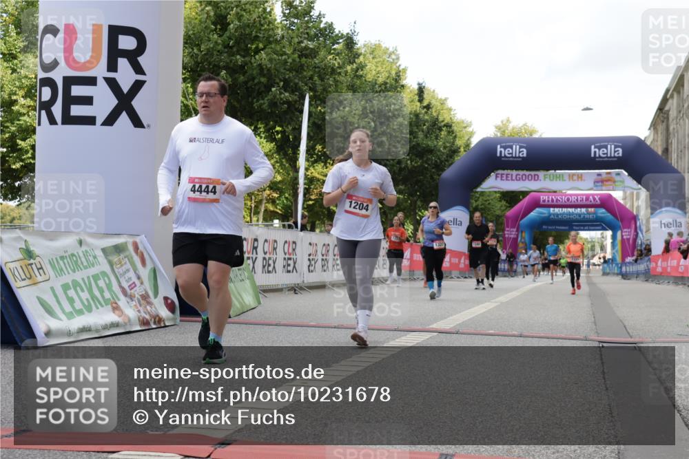 06.09.2026 - CURREX Alsterlauf Yannick Fuchs http://msf.ph/oto/10231678 06.09.2026 11:58:56 Ziel 1111, 1224, 1301, 1327, 1329, 4444, 8046 meine-sportfotos.de