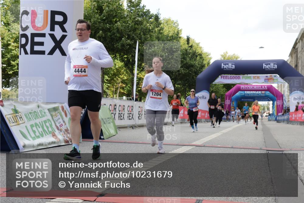06.09.2026 - CURREX Alsterlauf Yannick Fuchs http://msf.ph/oto/10231679 06.09.2026 11:58:57 Ziel 1111, 1224, 1301, 1327, 1329, 1333, 4444, 8046, 8070 meine-sportfotos.de