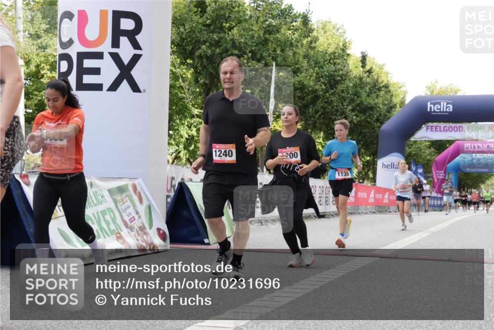 06.09.2026 - CURREX Alsterlauf Yannick Fuchs http://msf.ph/oto/10231696 06.09.2026 11:59:04 Ziel 1081, 1111, 1130, 1200, 1240, 1327, 1333, 8070 meine-sportfotos.de