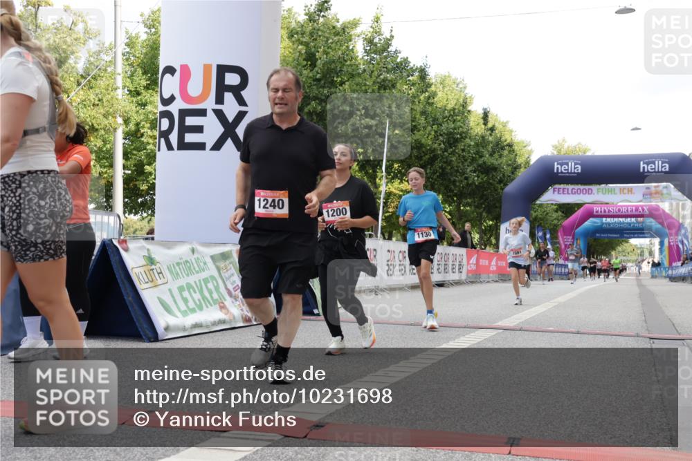 06.09.2026 - CURREX Alsterlauf Yannick Fuchs http://msf.ph/oto/10231698 06.09.2026 11:59:05 Ziel 1081, 1111, 1130, 1200, 1240, 1327, 1333, 8070 meine-sportfotos.de